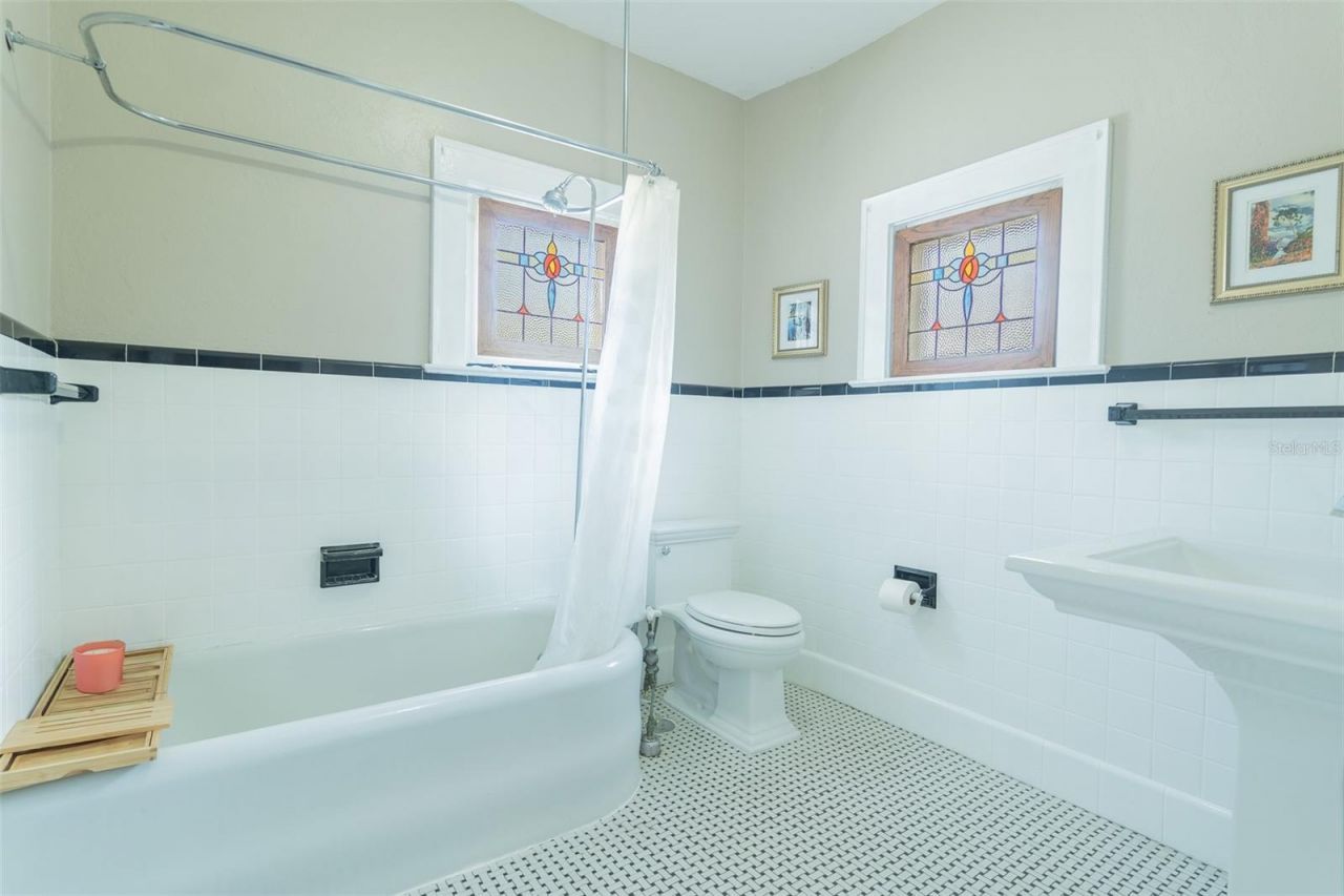 1433 N Lake Howard Drive, Winter Haven, FL 33881 Photo