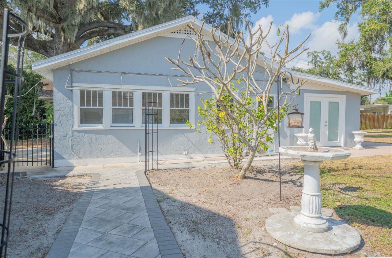 1433 N Lake Howard Drive, Winter Haven, FL 33881 Photo