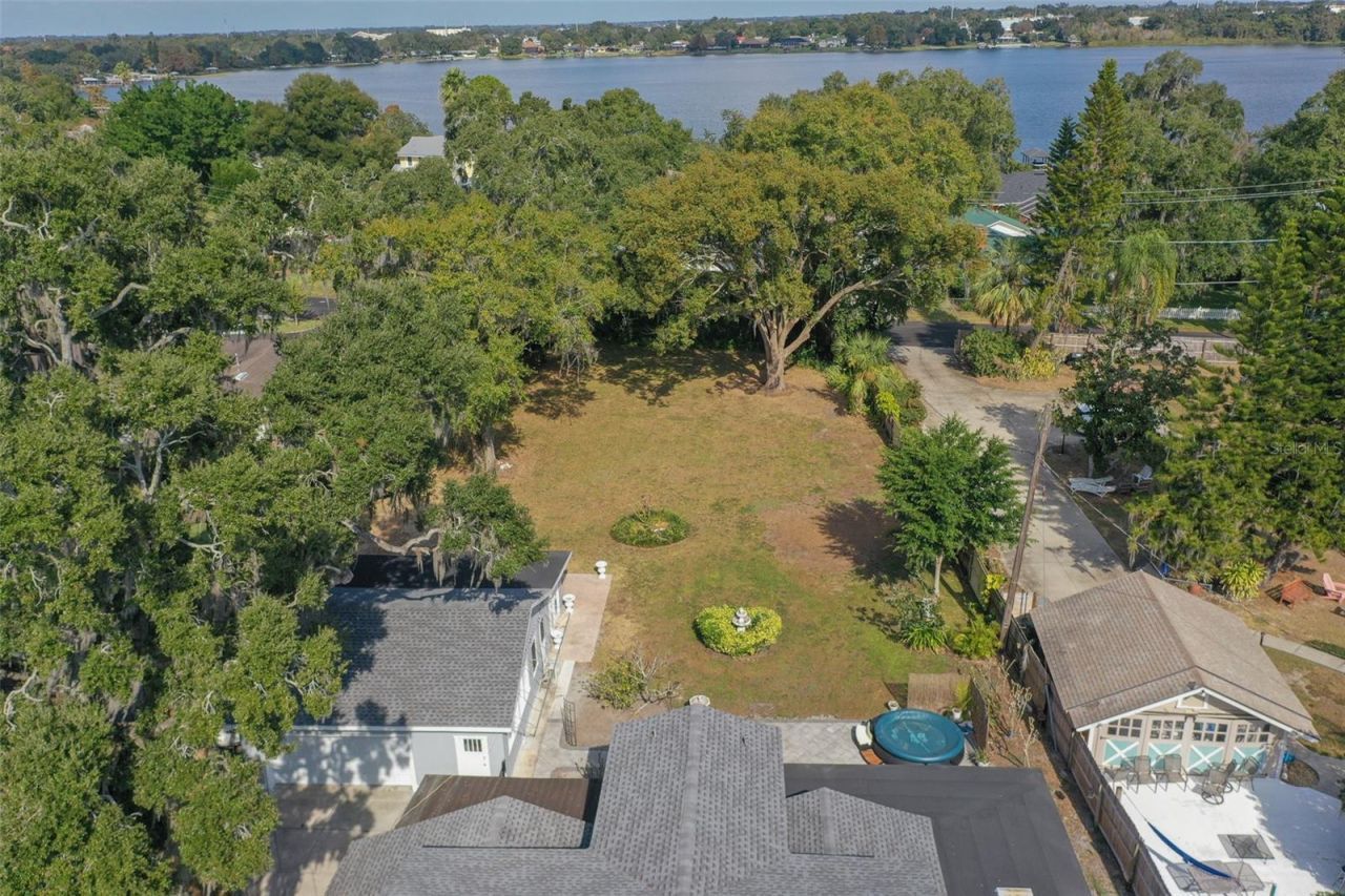 1433 N Lake Howard Drive, Winter Haven, FL 33881 Photo