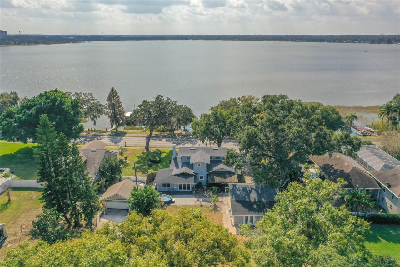 1433 N Lake Howard Drive, Winter Haven, FL 33881 Photo