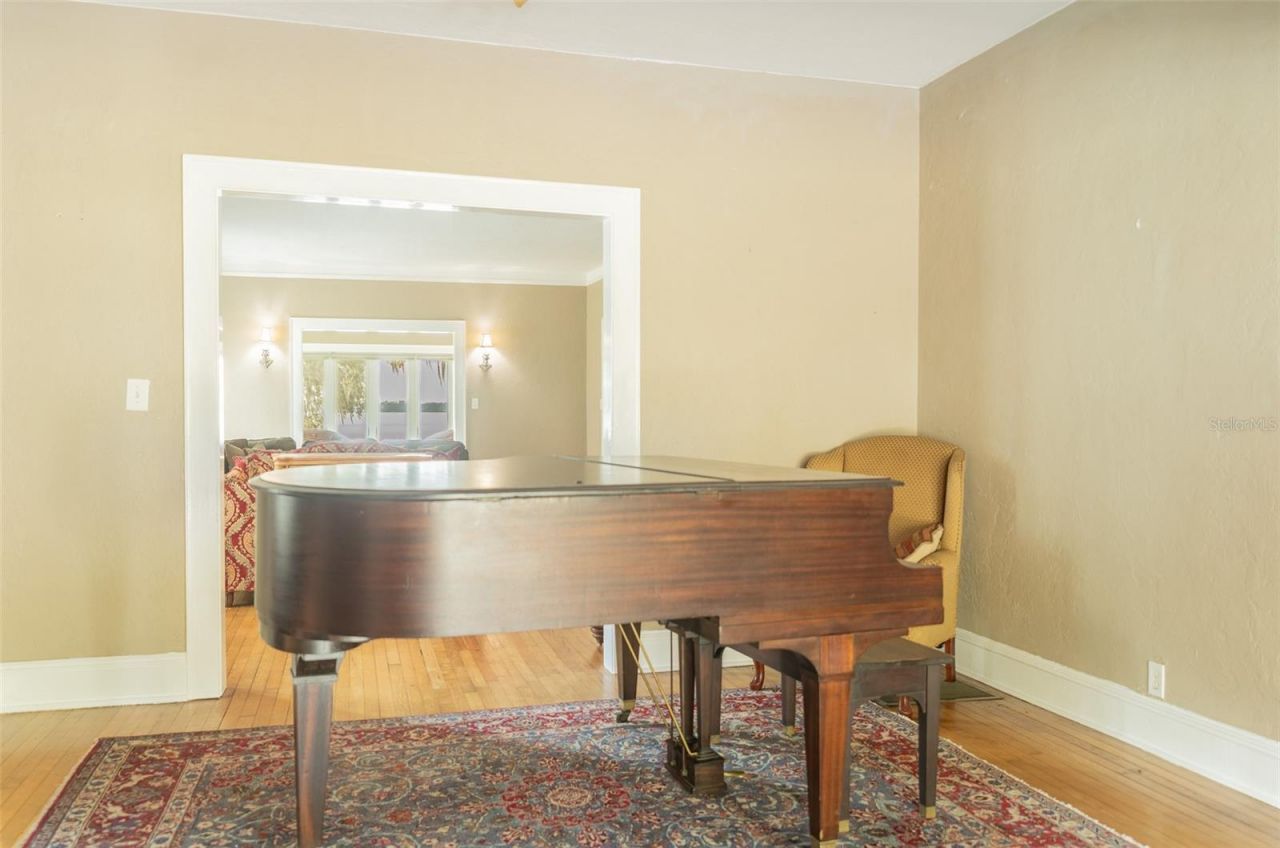 1433 N Lake Howard Drive, Winter Haven, FL 33881 Photo