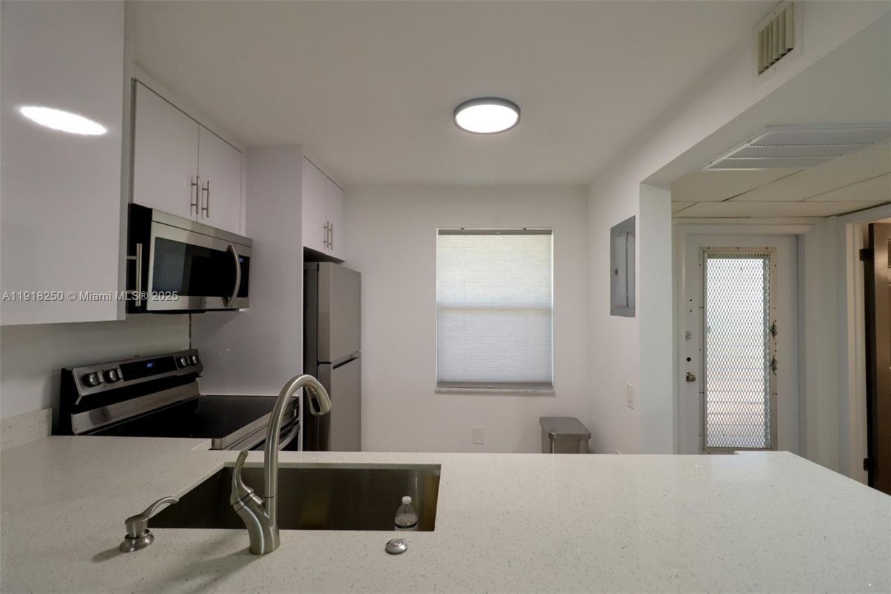 9300 Lime Bay Blvd, Unit 102, Tamarac, FL 33321 Photo