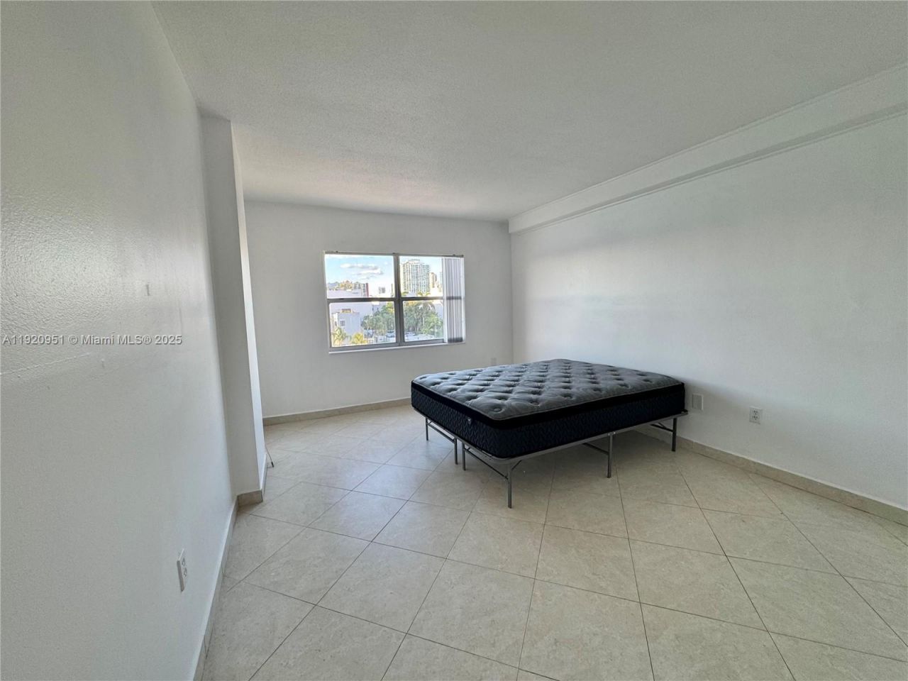 400 Kings Point Dr, Unit 411, Sunny Isles Beach, FL 33160 Photo