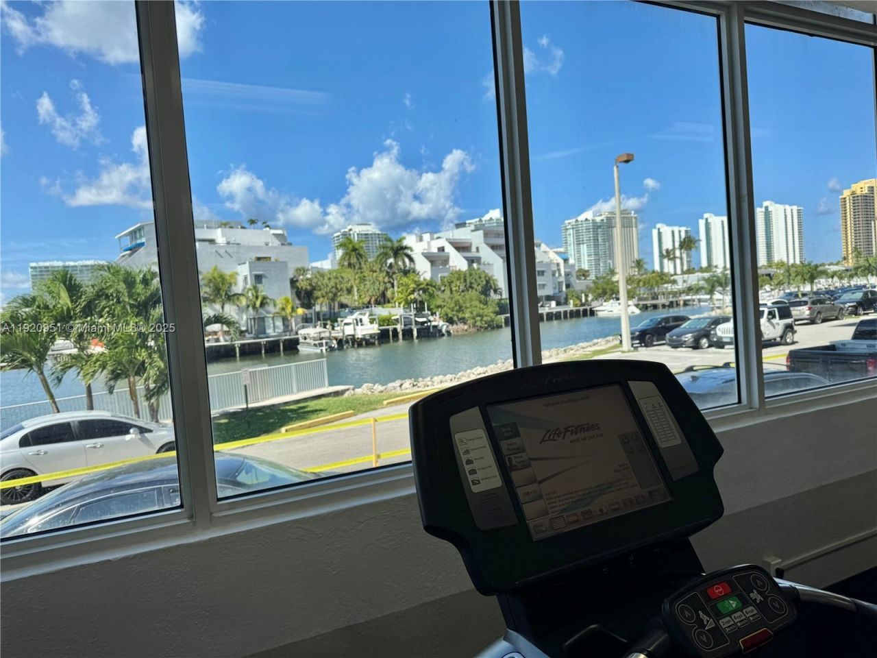 400 Kings Point Dr, Unit 411, Sunny Isles Beach, FL 33160 Photo