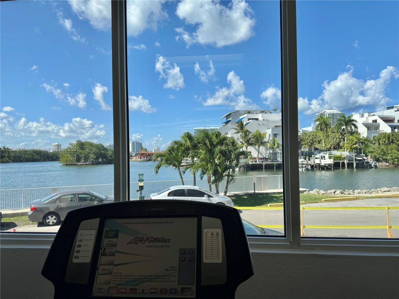 400 Kings Point Dr, Unit 411, Sunny Isles Beach, FL 33160 Photo