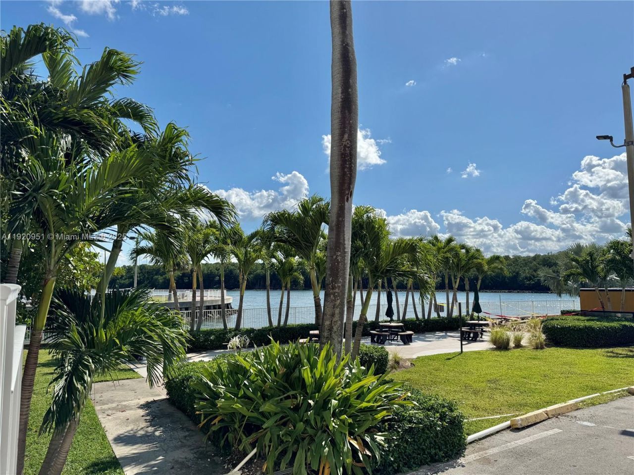 400 Kings Point Dr, Unit 411, Sunny Isles Beach, FL 33160 Photo