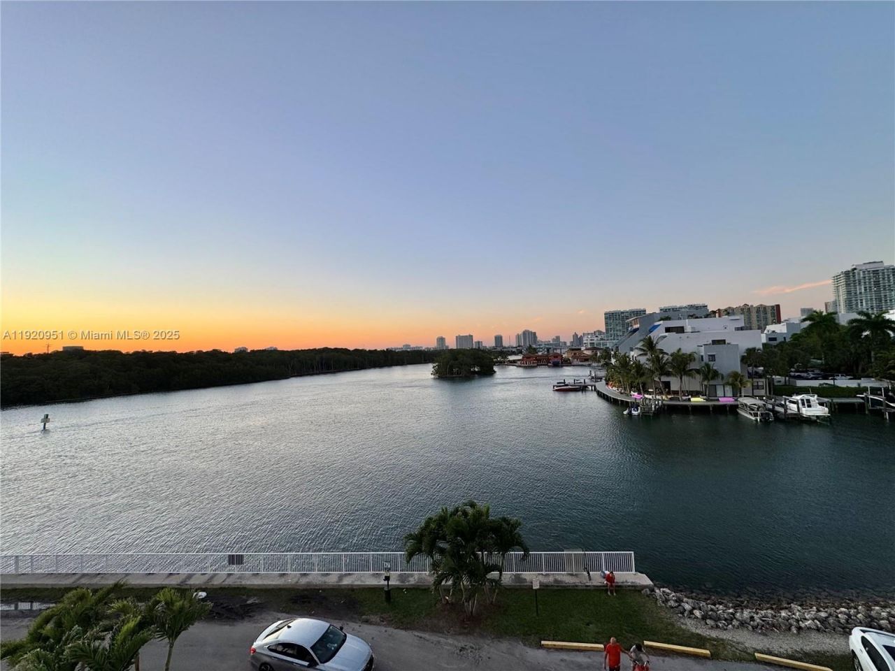 400 Kings Point Dr, Unit 411, Sunny Isles Beach, FL 33160 Photo