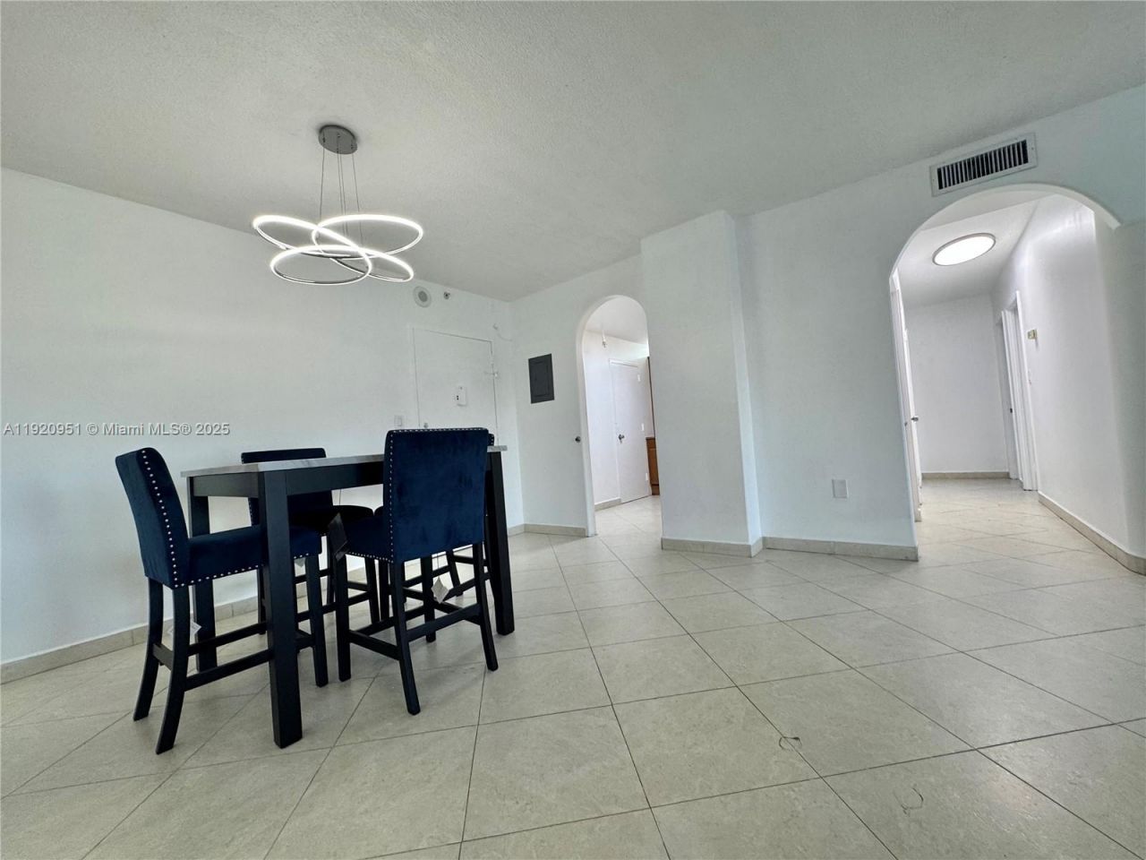 400 Kings Point Dr, Unit 411, Sunny Isles Beach, FL 33160 Photo