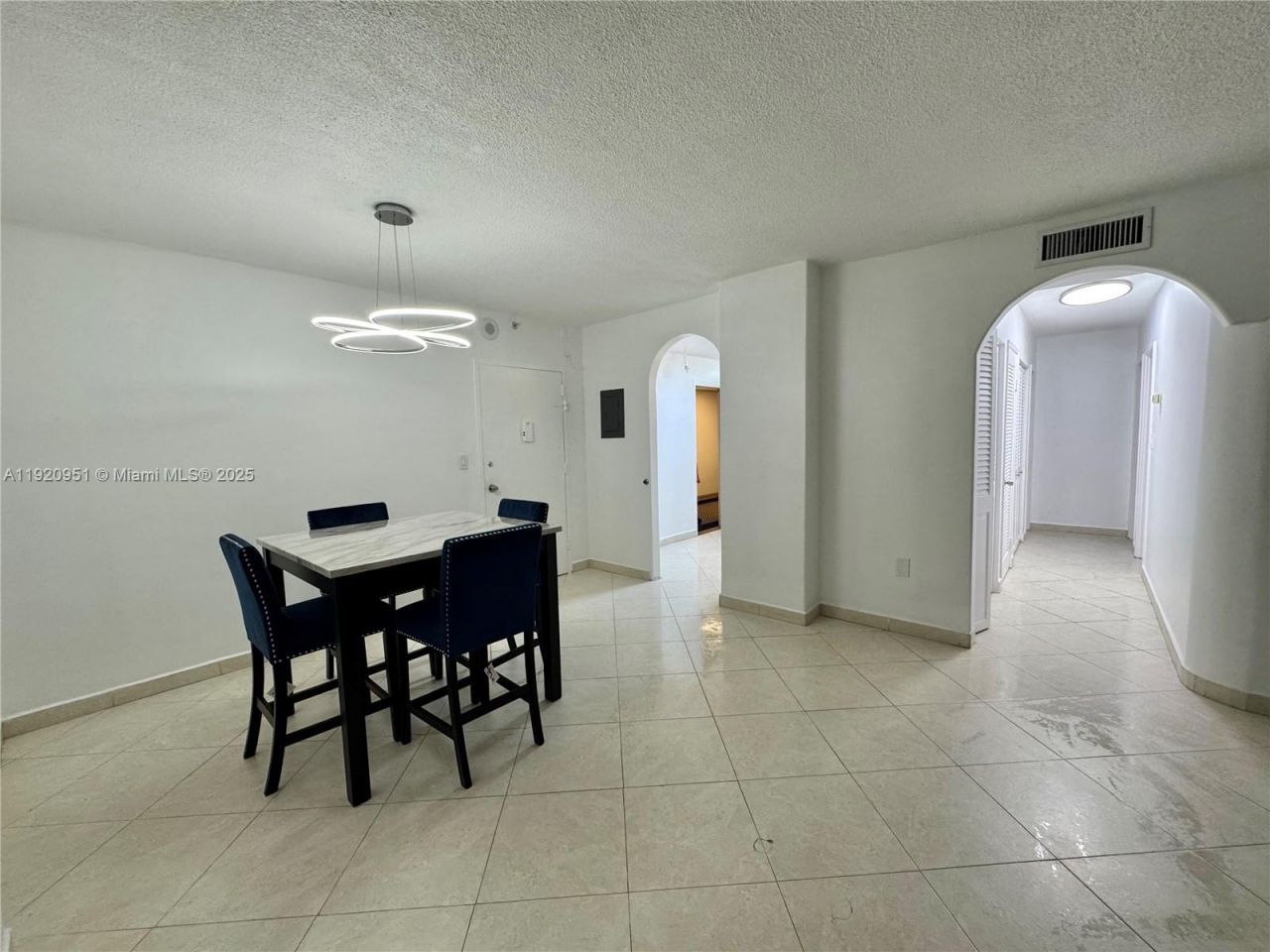400 Kings Point Dr, Unit 411, Sunny Isles Beach, FL 33160 Photo