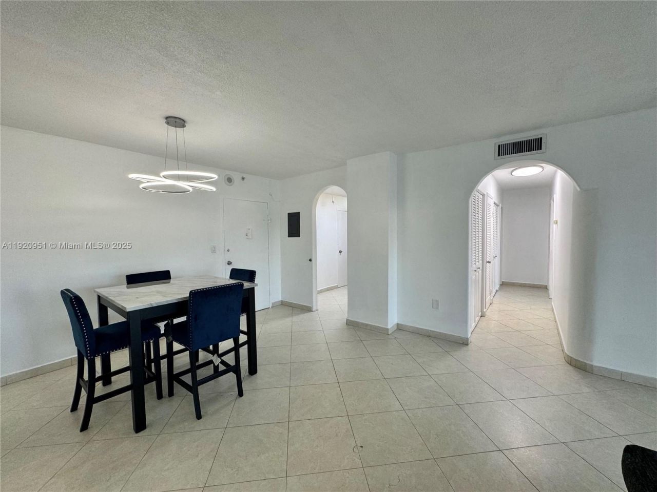 400 Kings Point Dr, Unit 411, Sunny Isles Beach, FL 33160 Photo