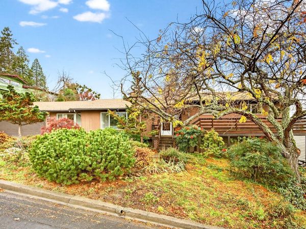 1103 Hillview Drive, Ashland, OR 97520