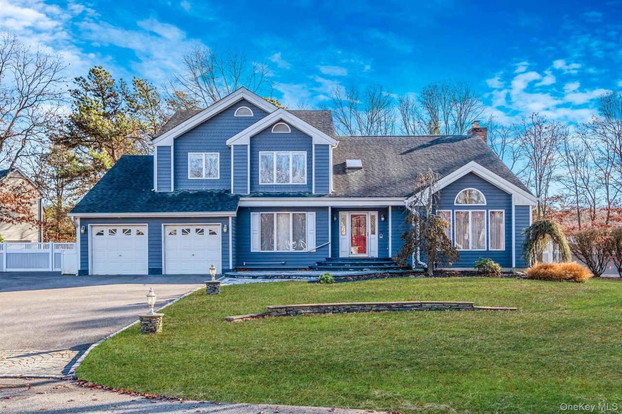 10 Cori Lane, Bohemia, NY 11716 Main Photo