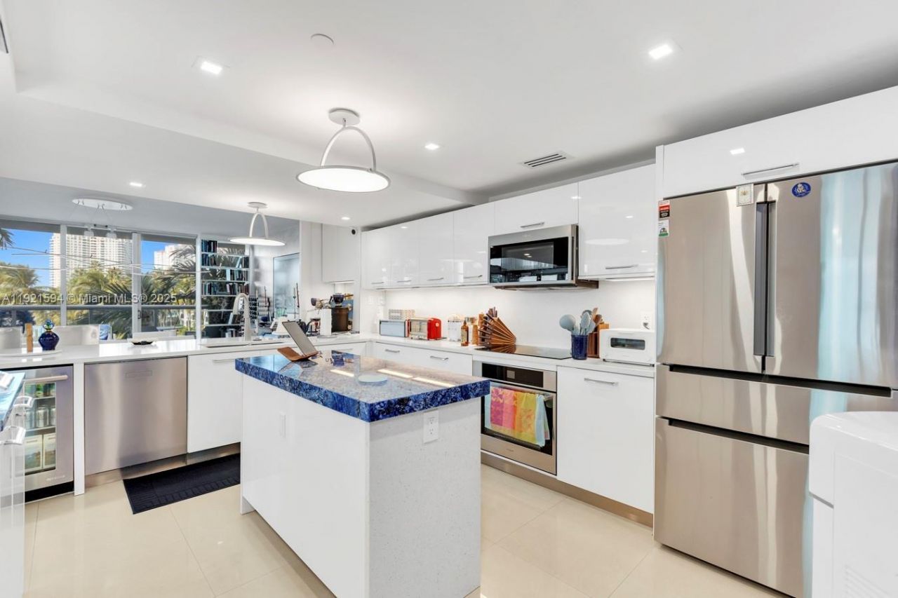 3131 NE 188th St, Unit 2-301, Aventura, FL 33180 Photo