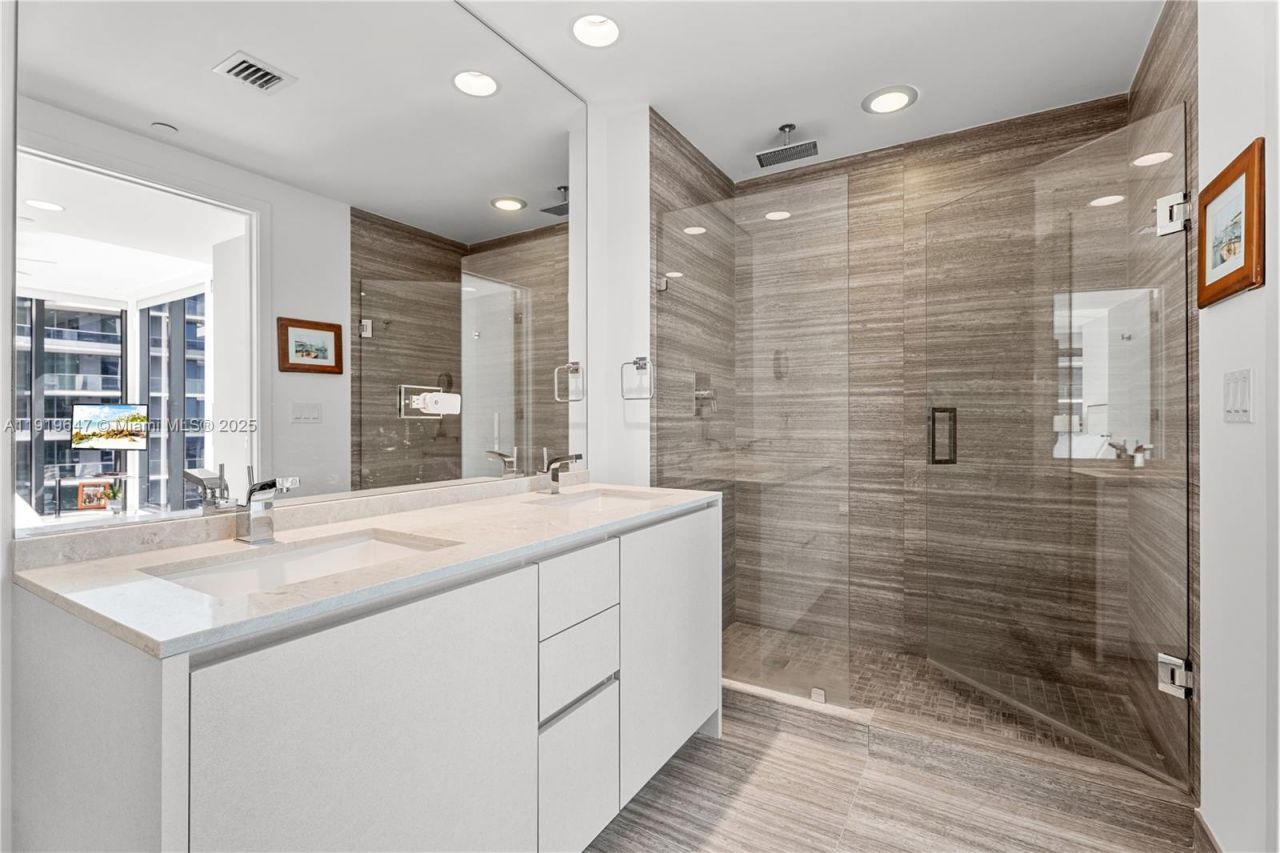 1010 Brickell Ave, Unit 4206, Miami, FL 33131 Photo