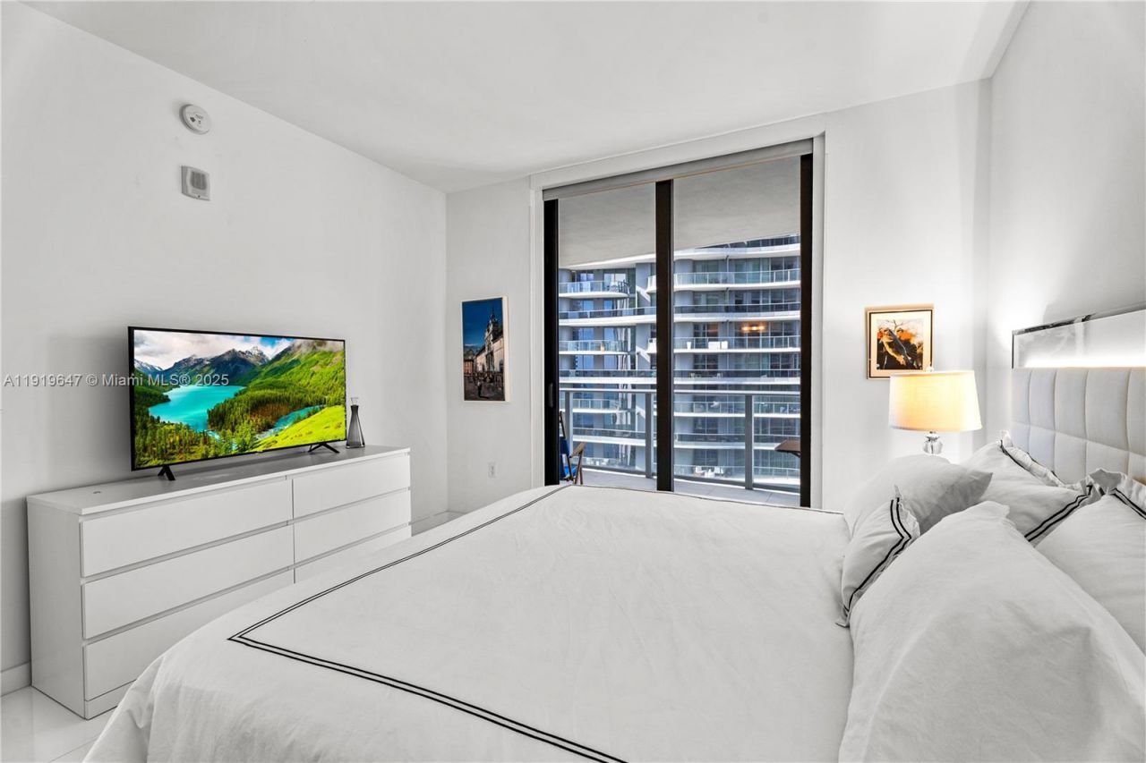 1010 Brickell Ave, Unit 4206, Miami, FL 33131 Photo