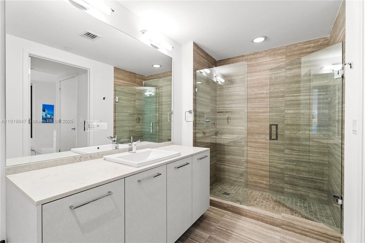 1010 Brickell Ave, Unit 4206, Miami, FL 33131 Photo