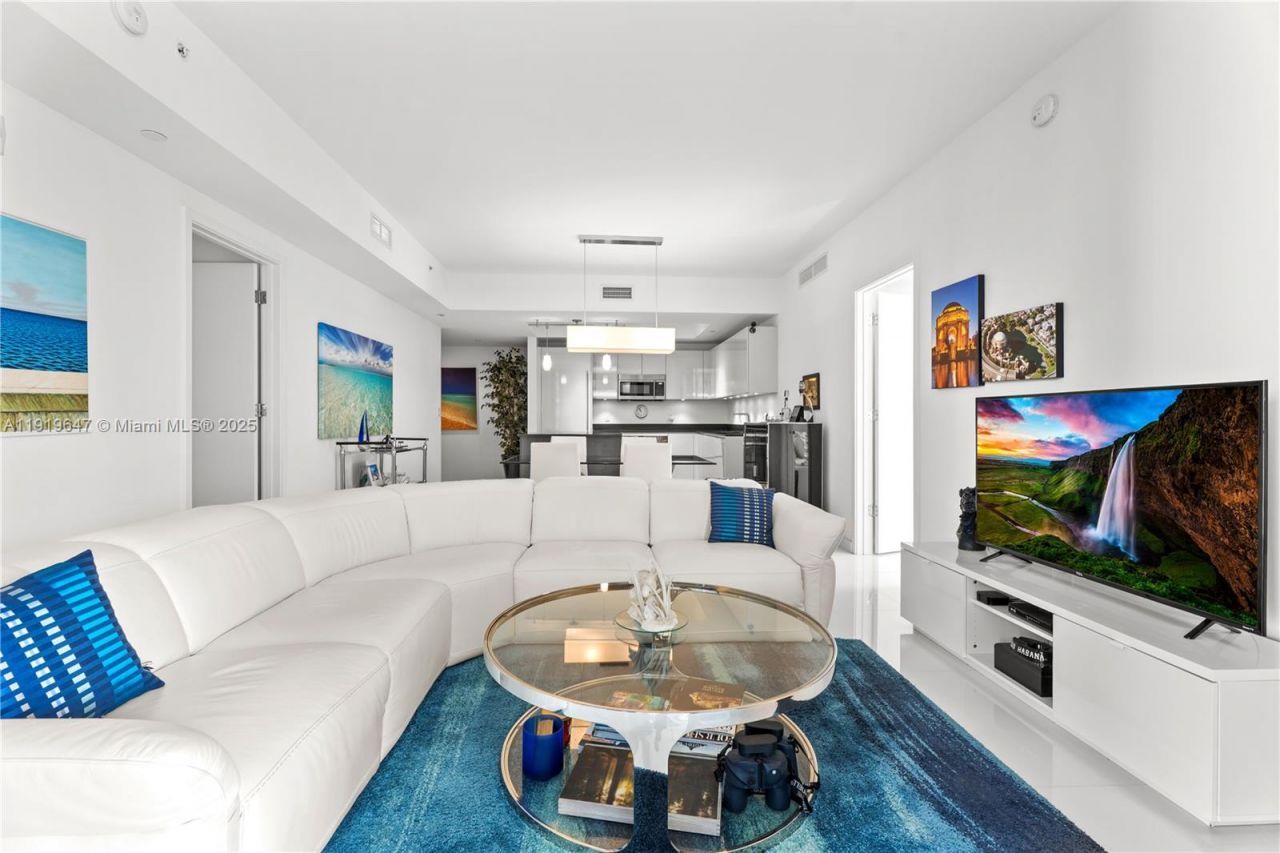 1010 Brickell Ave, Unit 4206, Miami, FL 33131 Photo