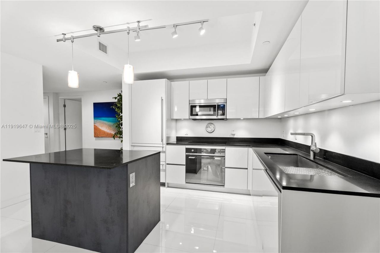 1010 Brickell Ave, Unit 4206, Miami, FL 33131 Photo