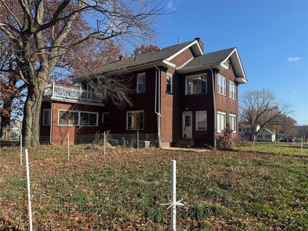 400 North Road SE, Warren, OH 44484