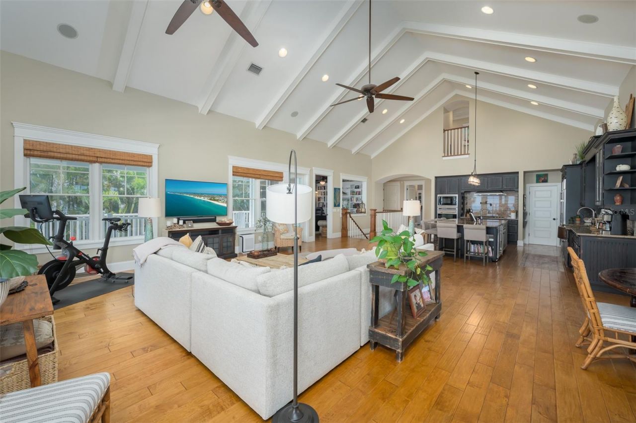 526 56th Street, Holmes Beach, FL 34217 Photo