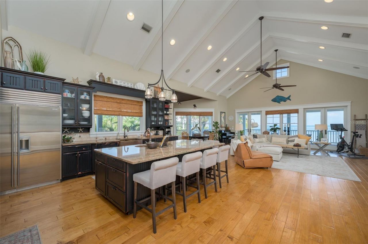 526 56th Street, Holmes Beach, FL 34217 Photo