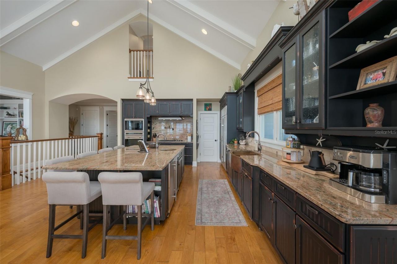 526 56th Street, Holmes Beach, FL 34217 Photo