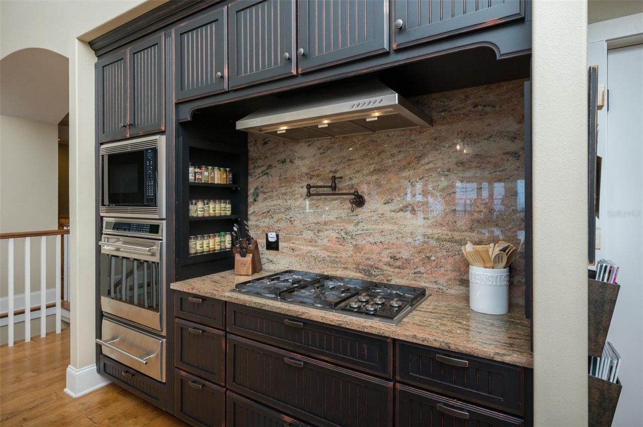 526 56th Street, Holmes Beach, FL 34217 Photo