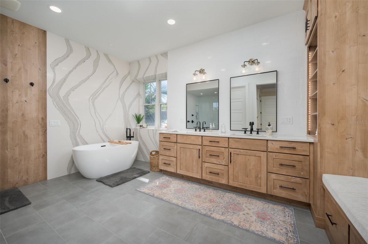 526 56th Street, Holmes Beach, FL 34217 Photo