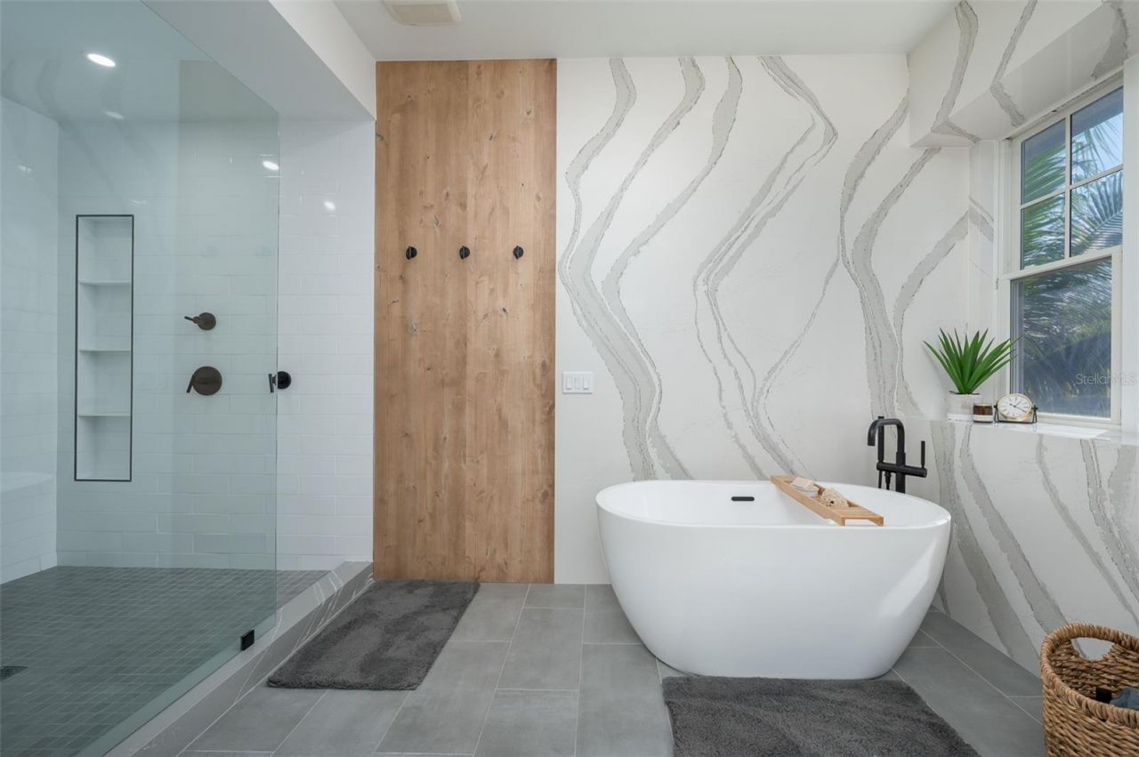 526 56th Street, Holmes Beach, FL 34217 Photo