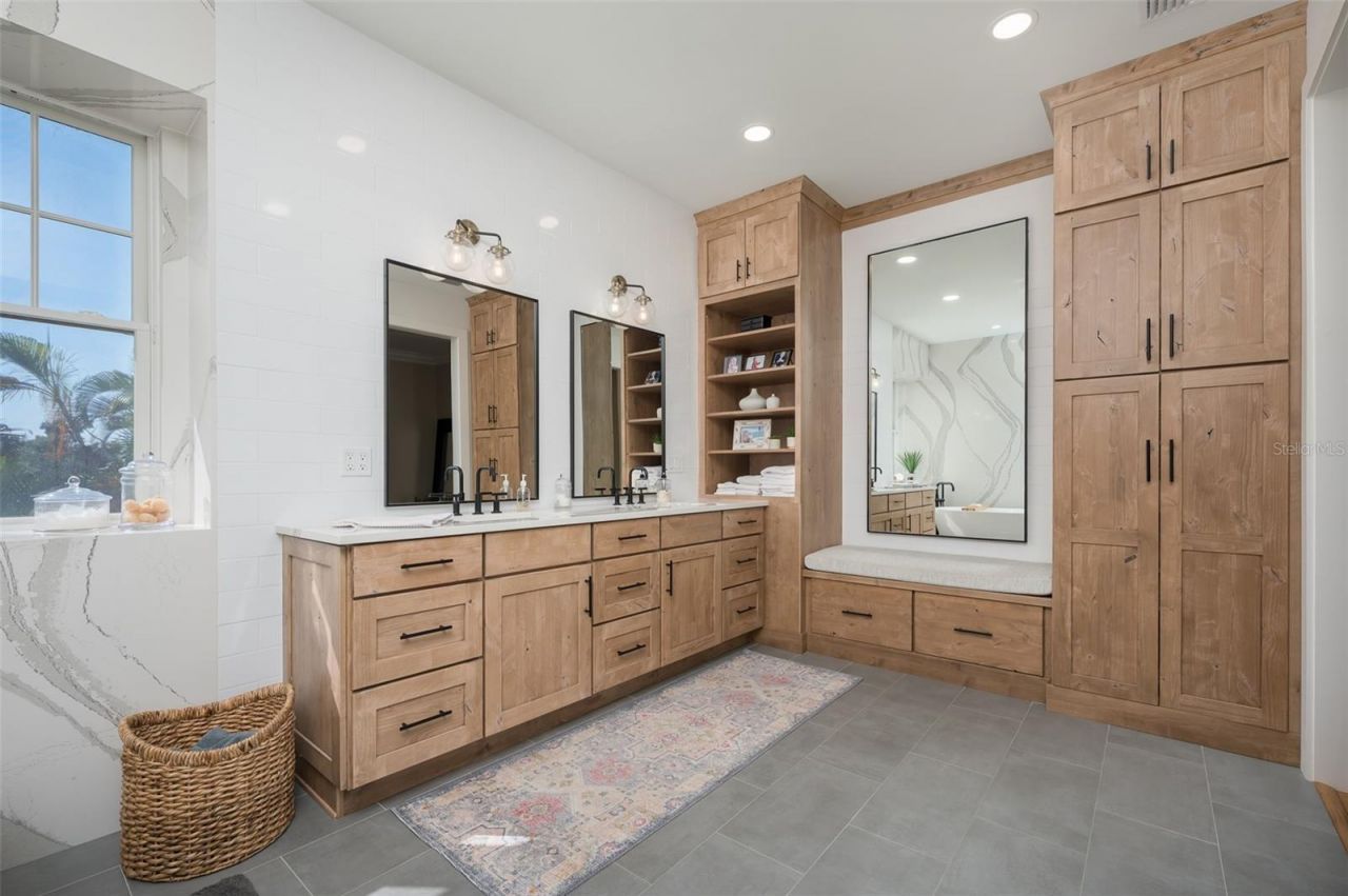 526 56th Street, Holmes Beach, FL 34217 Photo