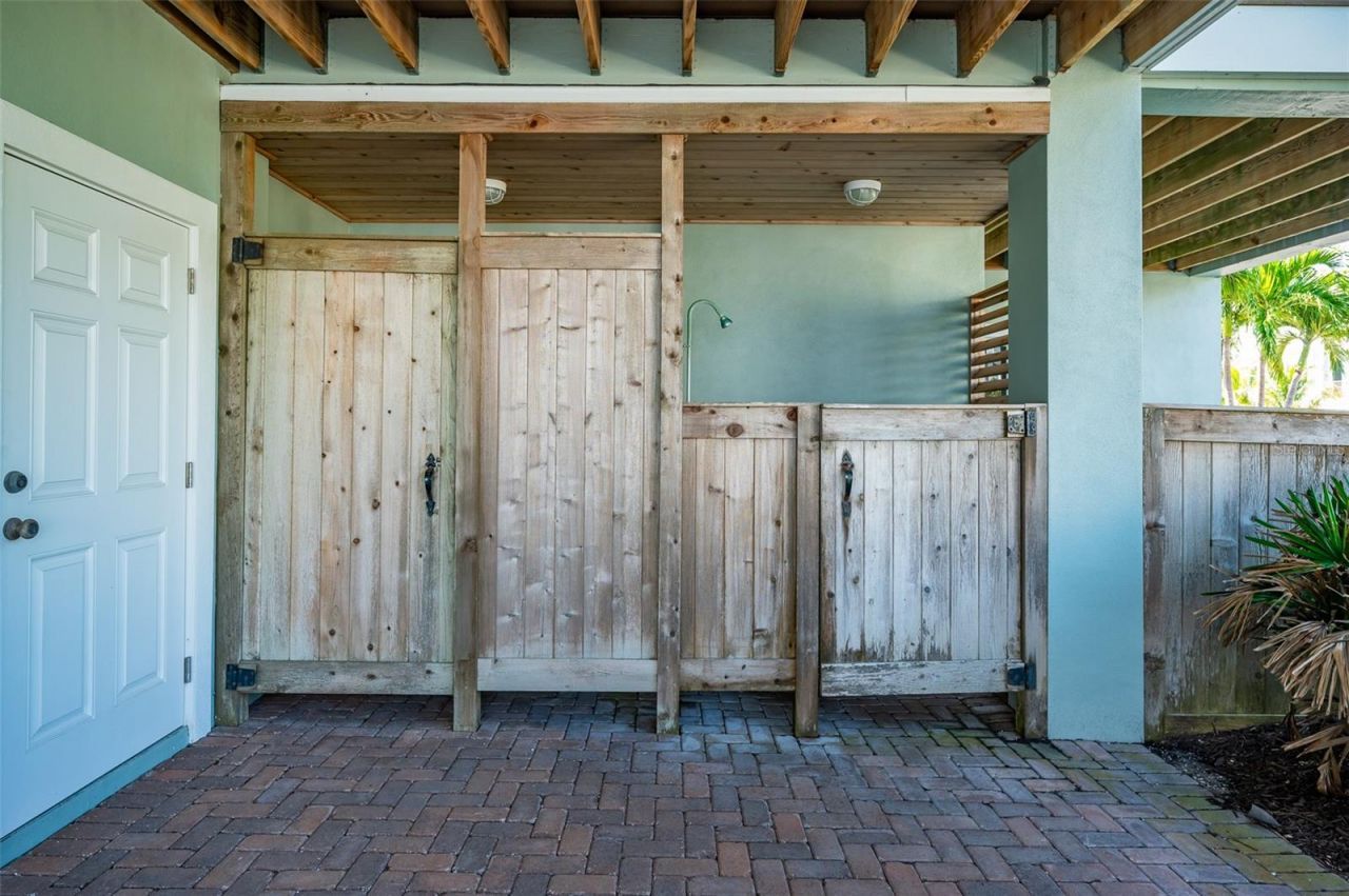 526 56th Street, Holmes Beach, FL 34217 Photo