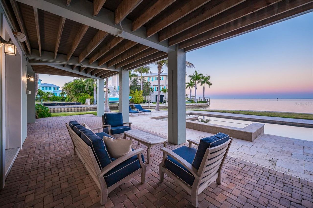 526 56th Street, Holmes Beach, FL 34217 Photo