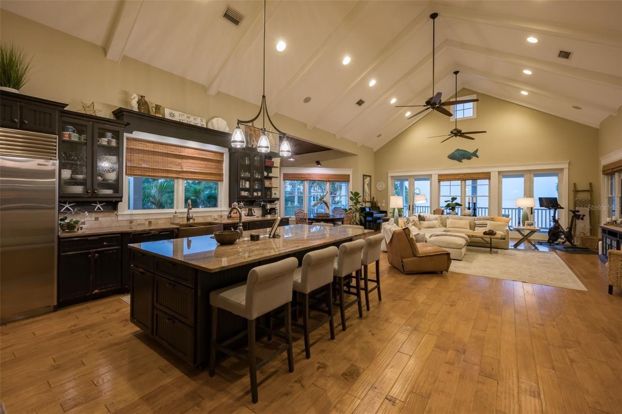 526 56th Street, Holmes Beach, FL 34217 Photo