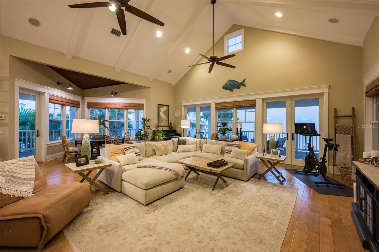 526 56th Street, Holmes Beach, FL 34217 Photo