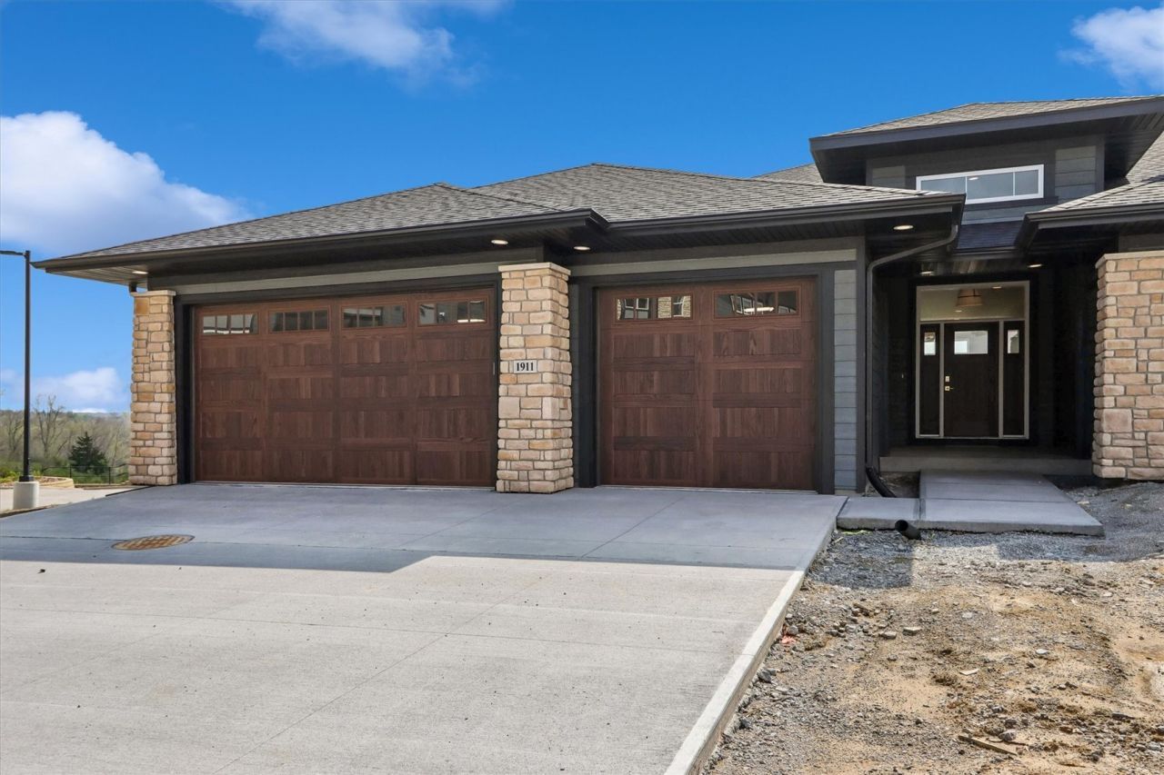 1911 Country Club Drive, Coralville, IA 52241 Main Photo