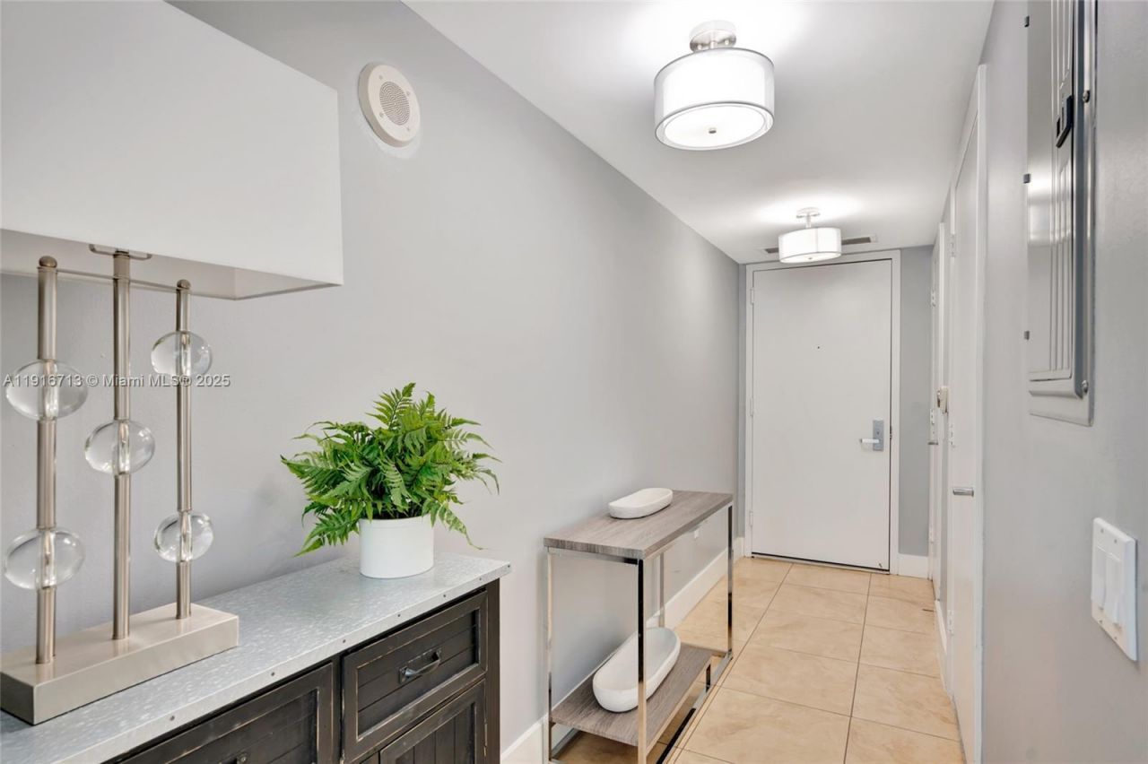 41 SE 5th St, Unit 1212, Miami, FL 33131 Photo