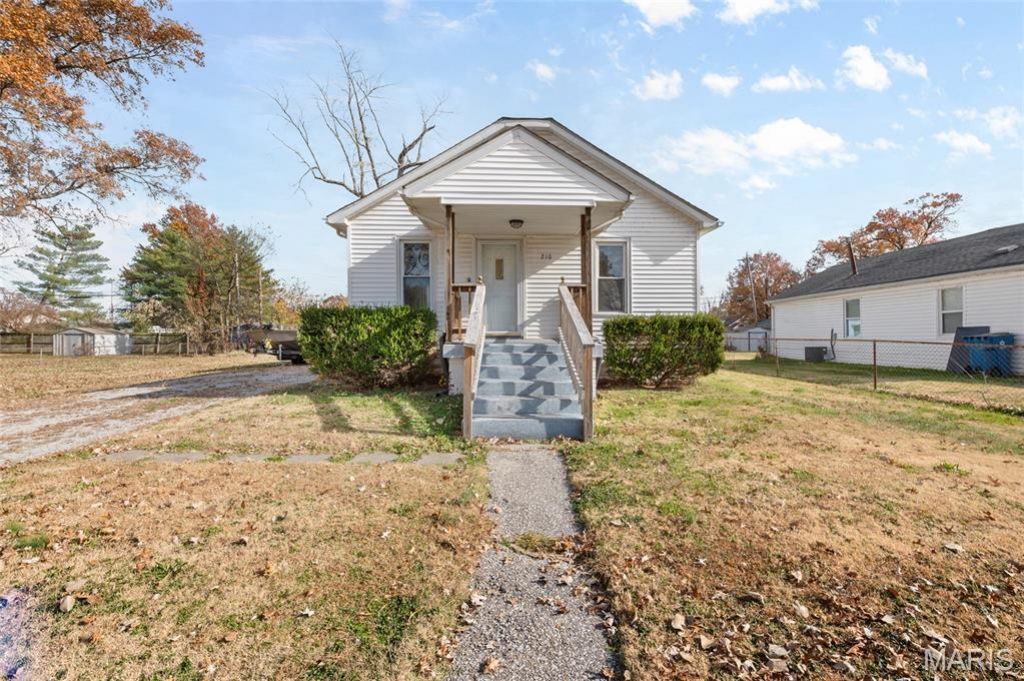 210 Poag Avenue, South Roxana, IL 62087 Main Photo