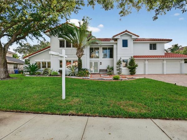 20230 NW 7th St, Pembroke Pines, FL 33029