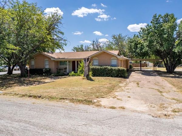 1909 8th Street, Brownwood, TX 76801
