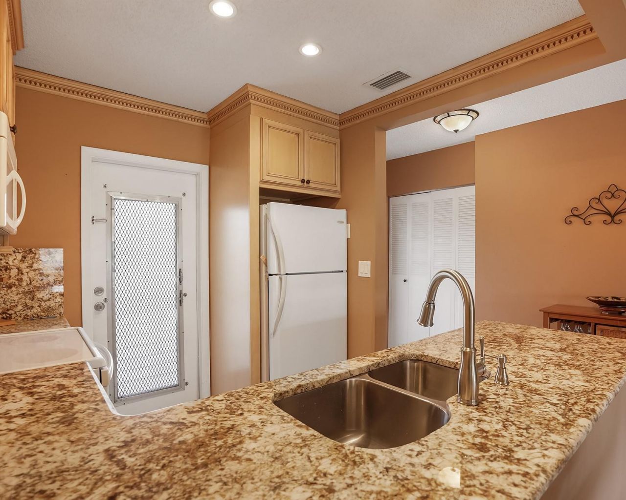 3501 NW 47th Avenue, Unit 503, Lauderdale Lakes, FL 33319 Photo