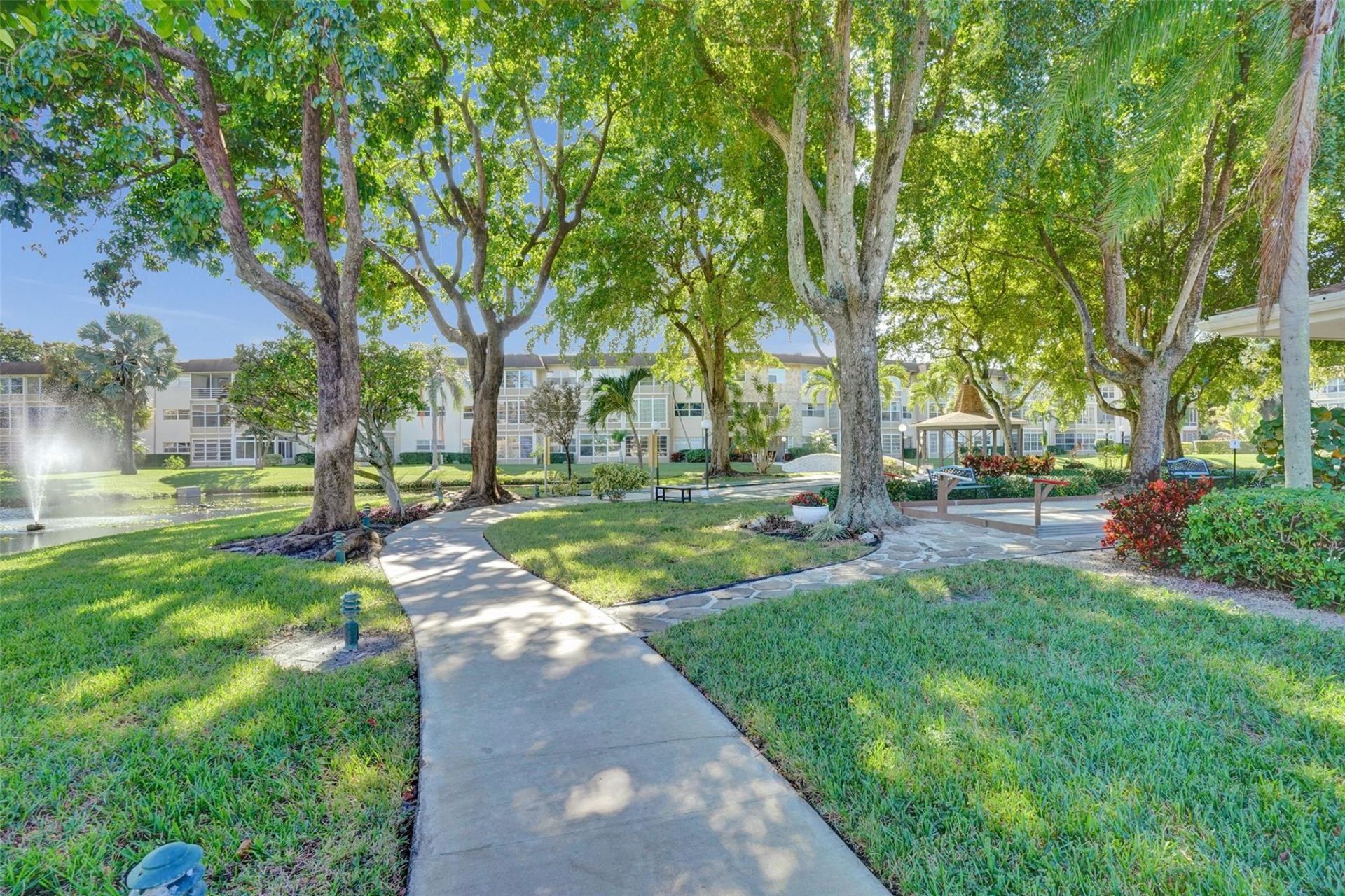 3501 NW 47th Avenue, Unit 503, Lauderdale Lakes, FL 33319 Photo