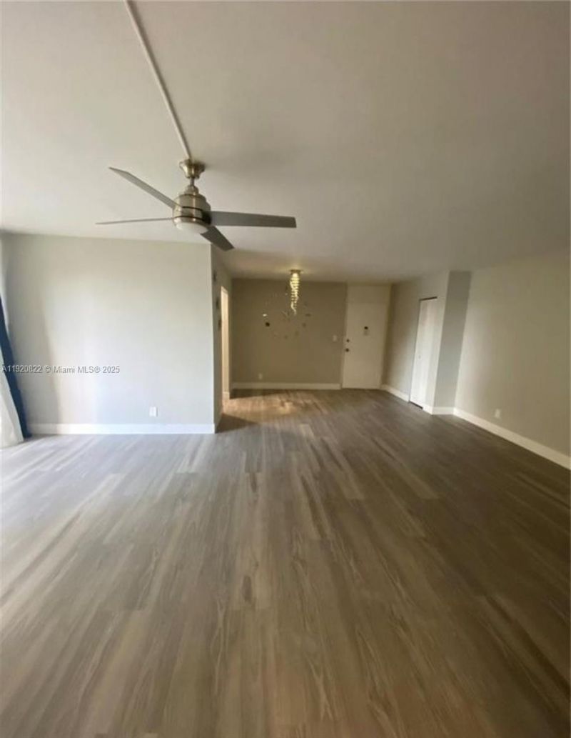 922 NE 199th St, Unit 1D, Miami, FL 33179 Photo