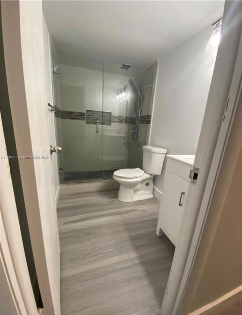 922 NE 199th St, Unit 1D, Miami, FL 33179 Photo