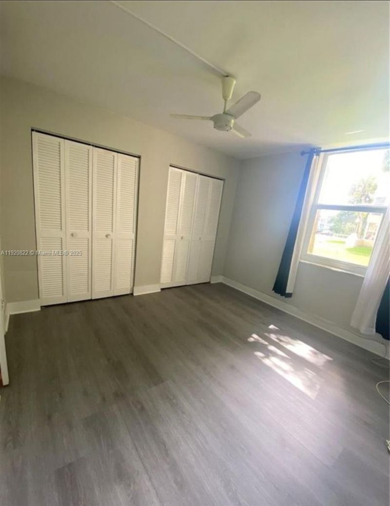 922 NE 199th St, Unit 1D, Miami, FL 33179 Photo