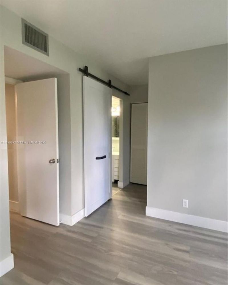 922 NE 199th St, Unit 1D, Miami, FL 33179 Photo