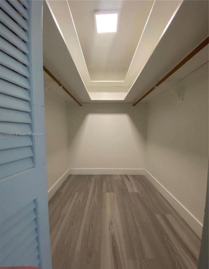 922 NE 199th St, Unit 1D, Miami, FL 33179 Photo