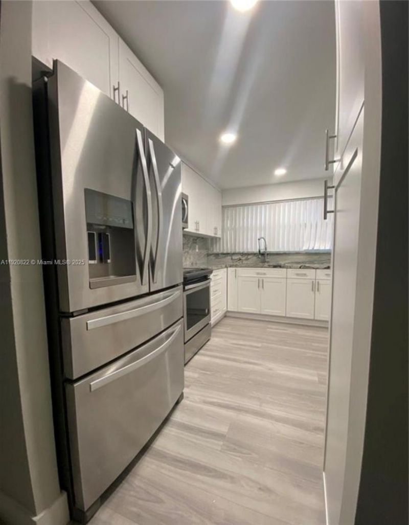 922 NE 199th St, Unit 1D, Miami, FL 33179 Photo