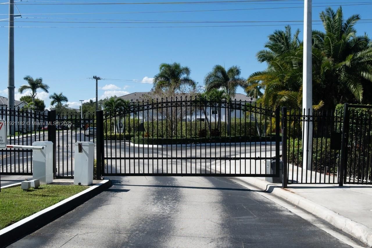 5630 NW 107th Ave, Unit 1611, Doral, FL 33178 Photo