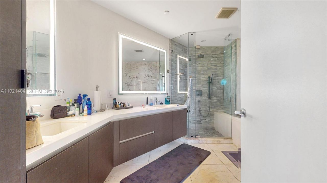 851 NE 1st Ave, Unit 1508, Miami, FL 33132 Photo