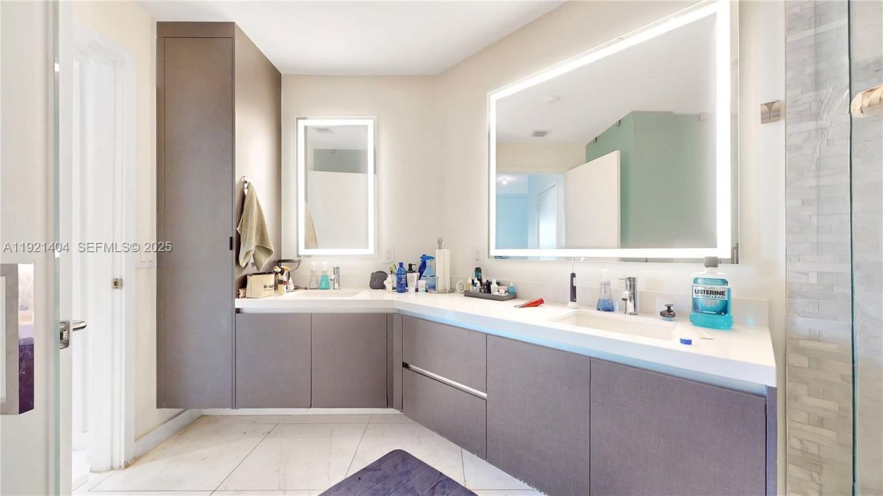 851 NE 1st Ave, Unit 1508, Miami, FL 33132 Photo